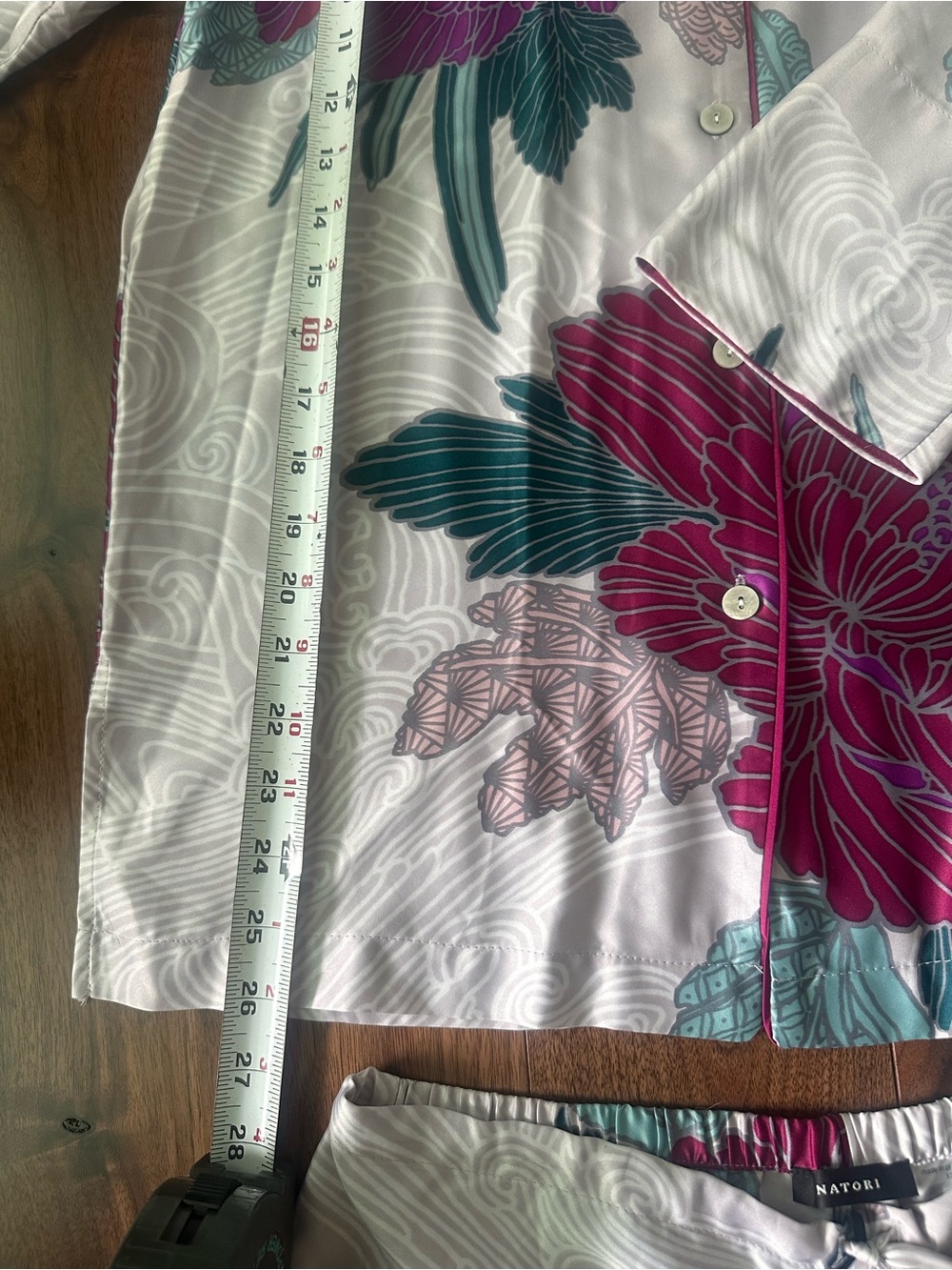 Natori Silky Peony Blossom Notch PJ Set; Size XS - Picture 7 of 9